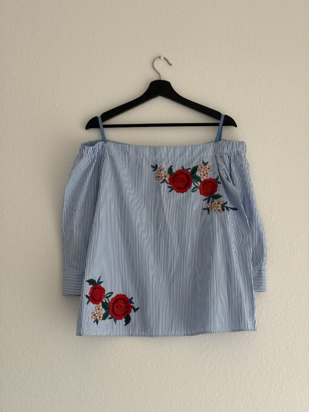 Como Vintage Embroidered Off-Shoulder Blouse - NWT